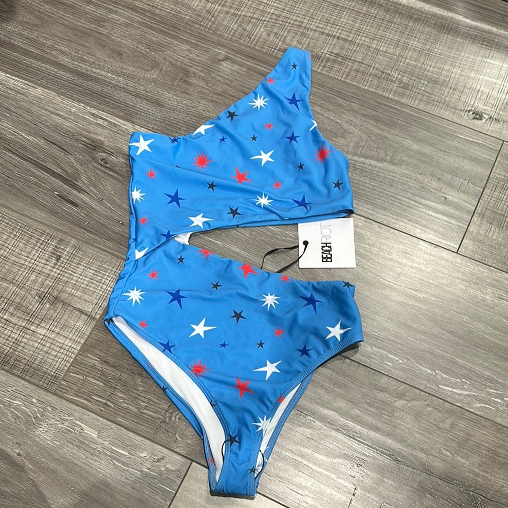 Beach Riot stars one piece